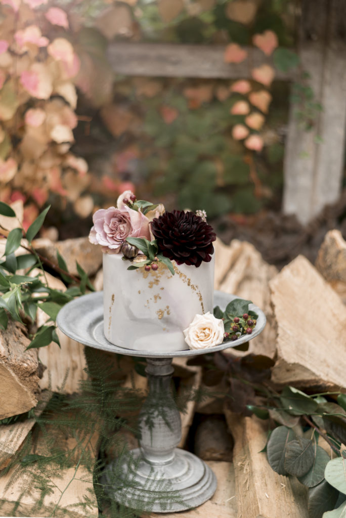 Fall inspired wedding styling workshop-Lovely and Planned-stunning petit wedding cake