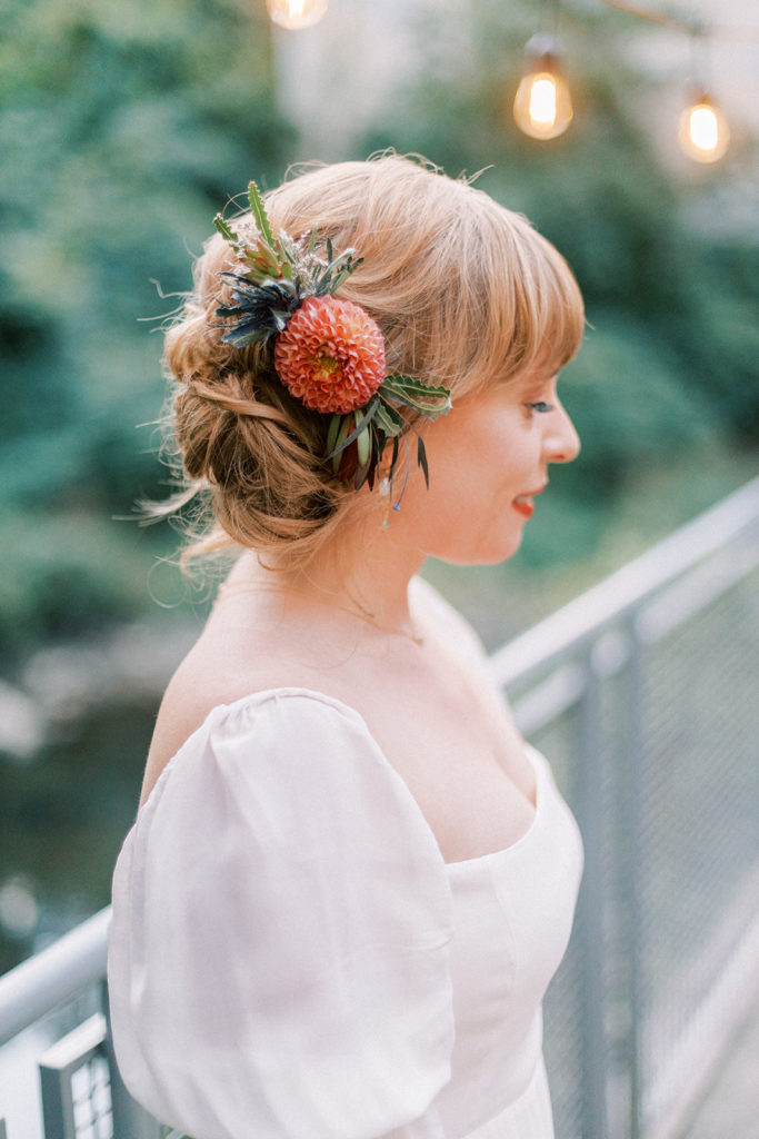 Messy bun with flowers. Hairstyle created by The Stylist Abroad. 